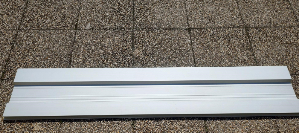 Zadn� �elo UNI na valn�k