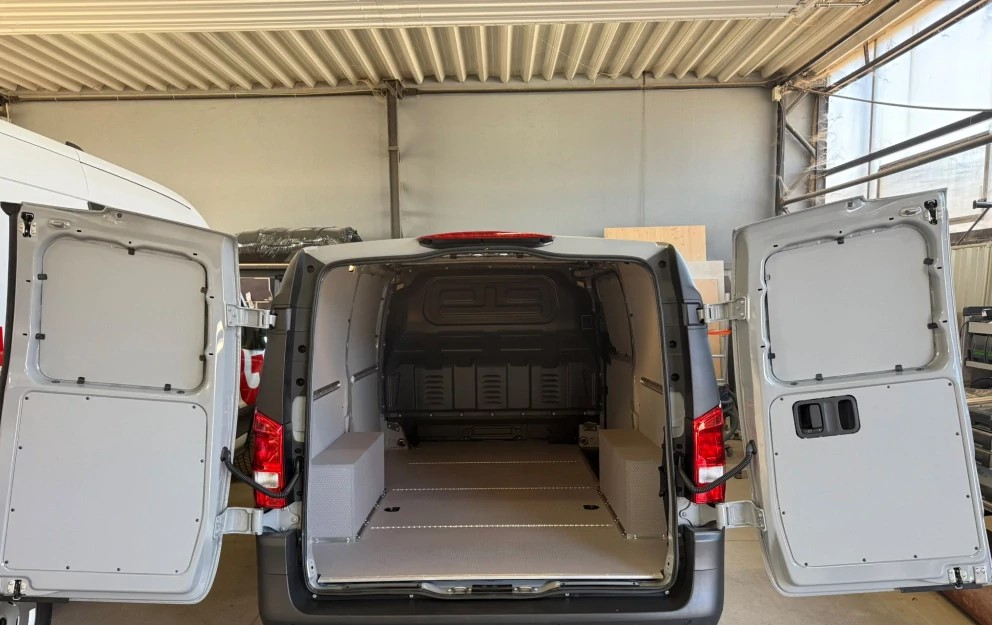 Vntorn obloenia nklad.priestoru  (2831 mm) L 2 Mercedes-Benz Vito r.v. 2014-  PLAST