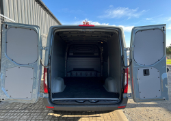Vntorn obloenia nklad.priestoru Mercedes-Benz Sprinter  RWD (3272 mm /  ( tandardn strecha )   PLAST